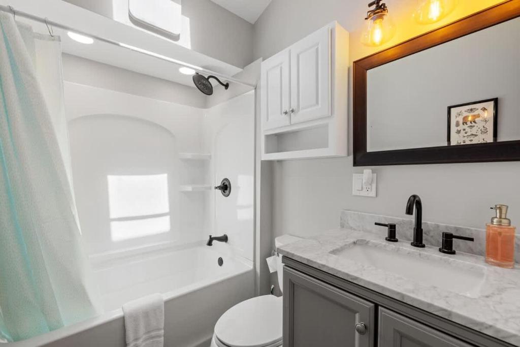 Lakeside 3BR Retreat with Dock Hot Tub - Sleeps 6 - Image 8