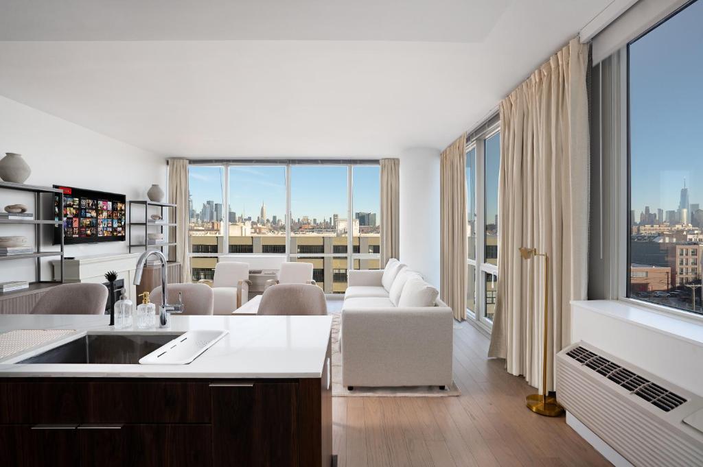 Ultra Luxury Apt - Panoramic NYC View - Minutes to City - Image 7