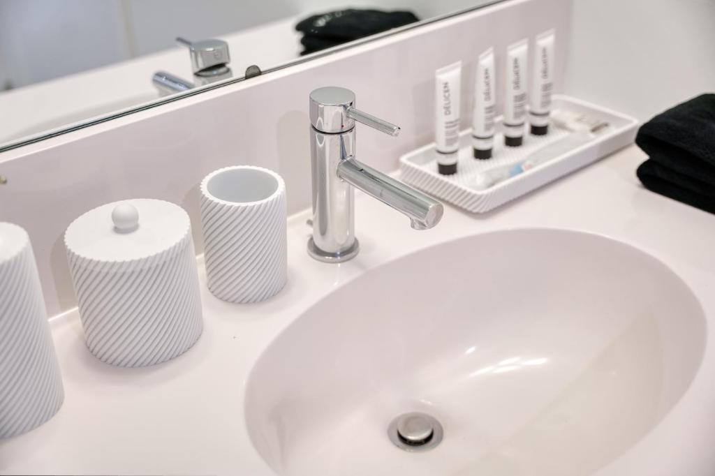 Ultra Luxury Apt - Panoramic NYC View - Minutes to City - Image 8