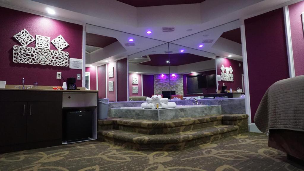 Hot Tub (Jacuzzi) - Photo 3