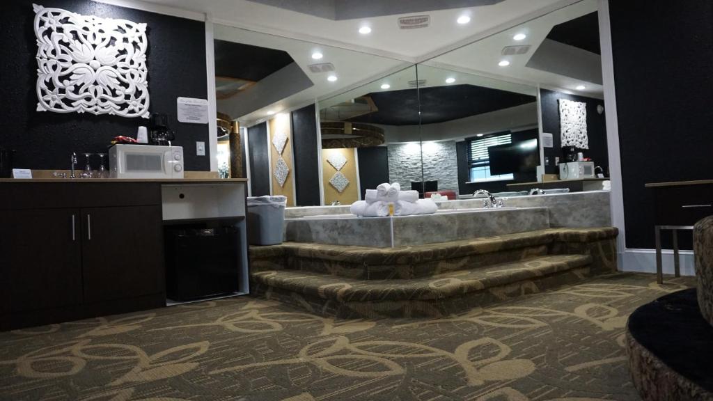 Hot Tub (Jacuzzi) - Photo 16