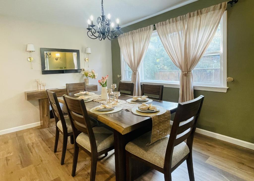 Private Estate, walk to Princeton downtown, 3 Bedrooms, 2 Bath, with Free Parking - Image 4