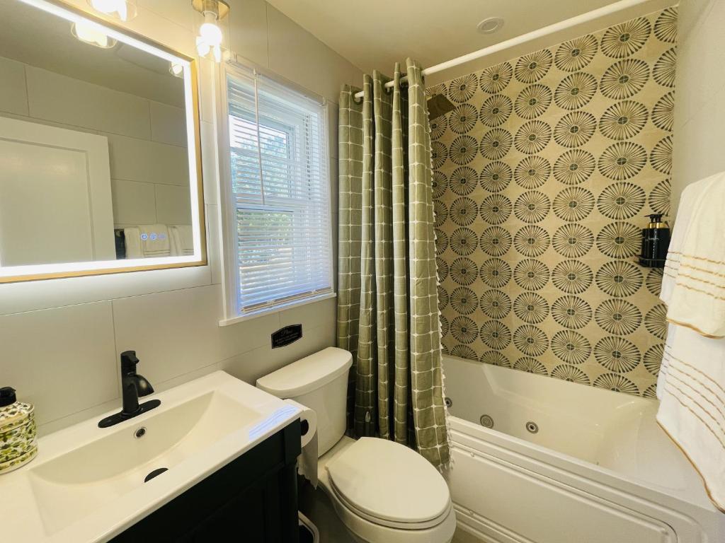 Private Estate, walk to Princeton downtown, 3 Bedrooms, 2 Bath, with Free Parking