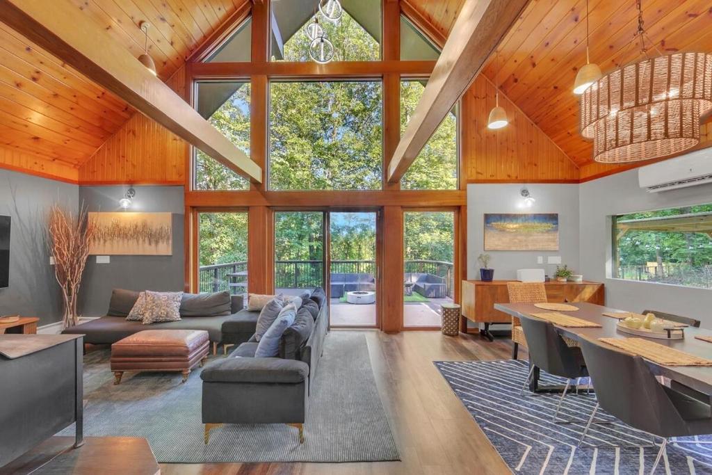 Hot Tub (Jacuzzi) - Photo 2