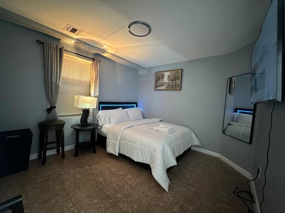 Luxury 2-Bedrooms 2-Bathrooms Near NYC/EWR - Image 7