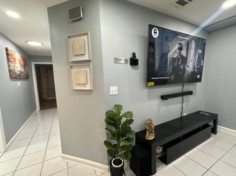 Luxury 2-Bedrooms 2-Bathrooms Near NYC/EWR - Image 8