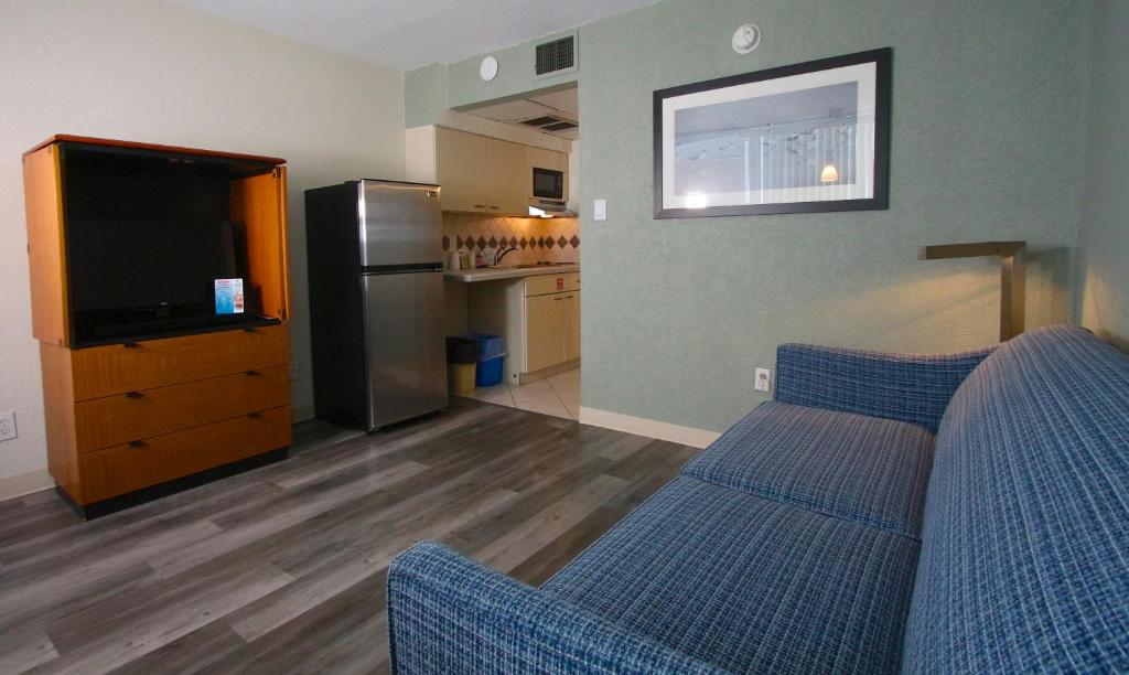 Crusader Oceanfront Resort - Image 5