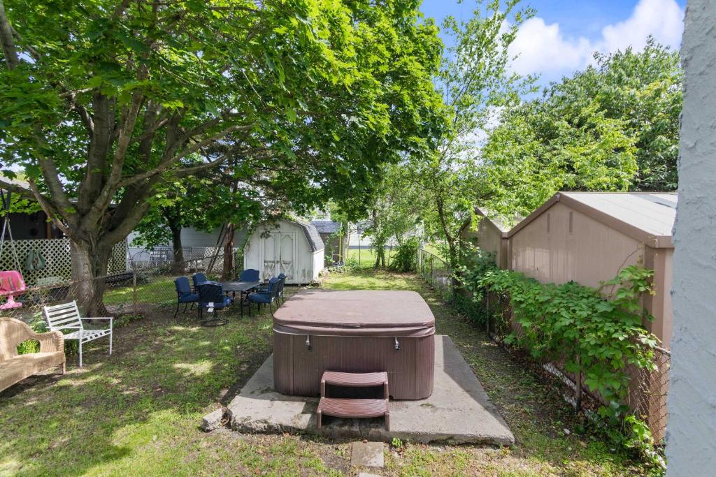 4BR 2BA Hot Tub Home By The Bay