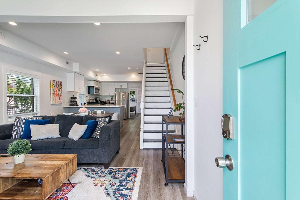 4BR 2BA Hot Tub Home By The Bay