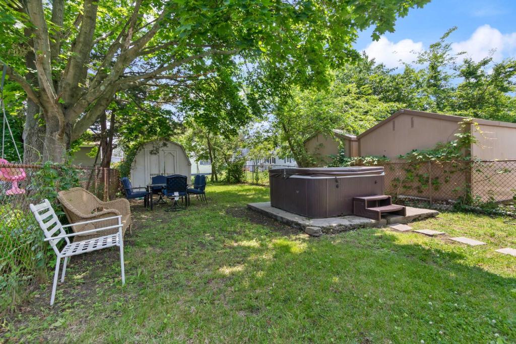 Hot Tub (Jacuzzi) - Photo 3