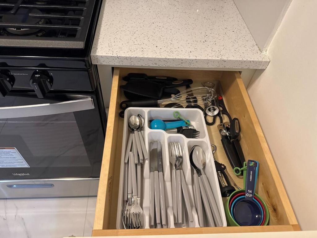 Warm & Cozy Escape - NYC & NWK with Free Parking - Image 4