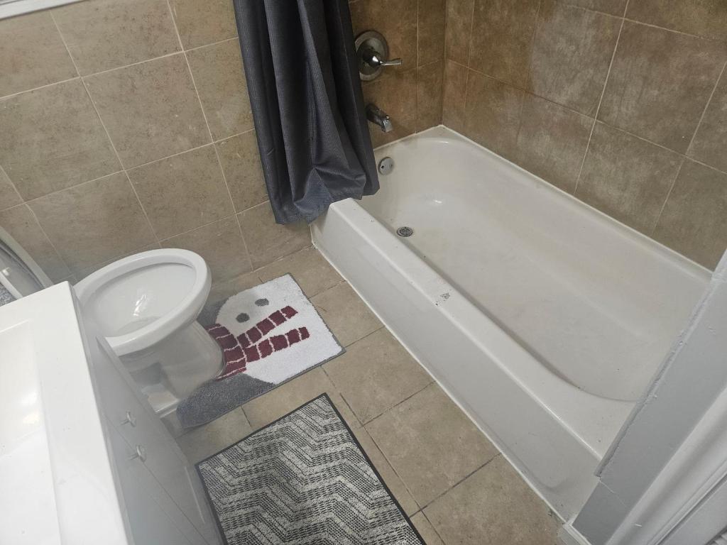 Entire 3 bedrooms Apt,10sleepers ,15 mins to NYC - Image 7