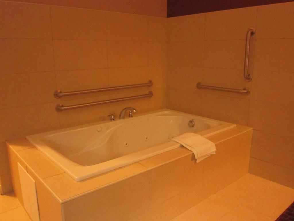 Red Carpet Inn and Suites Monmouth Junction