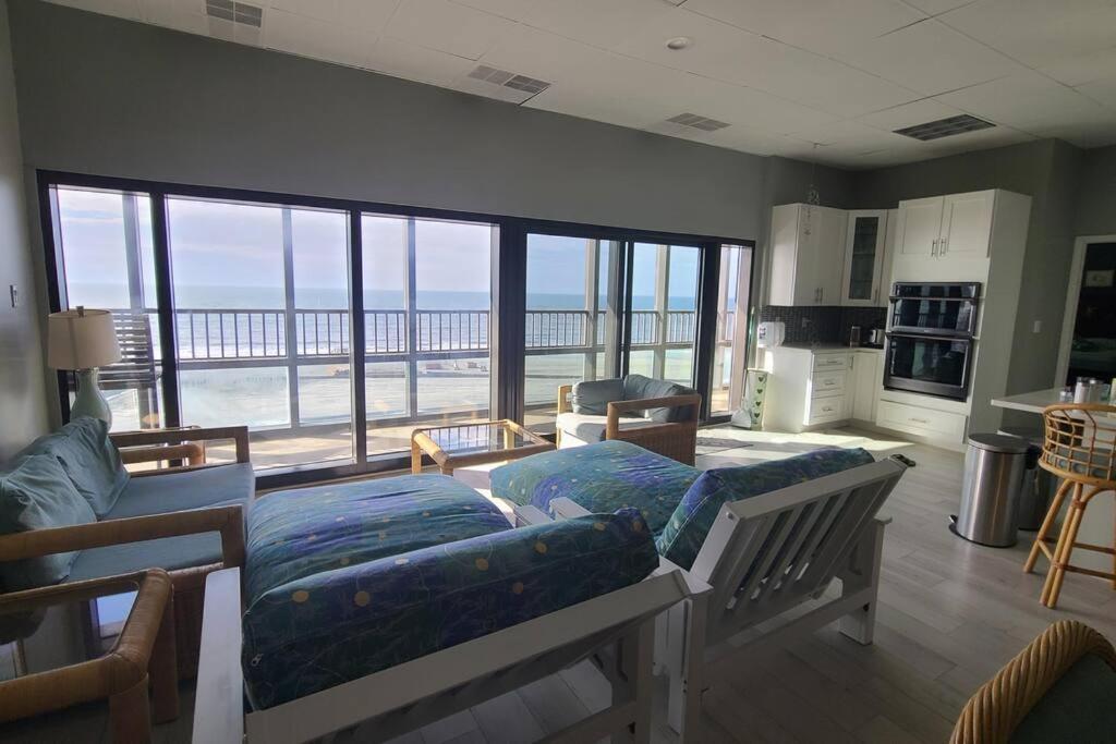 Stunning Ocean-Front Penthouse 1800sf 3BR 2BA 7Bed at Regency Tower - Image 4