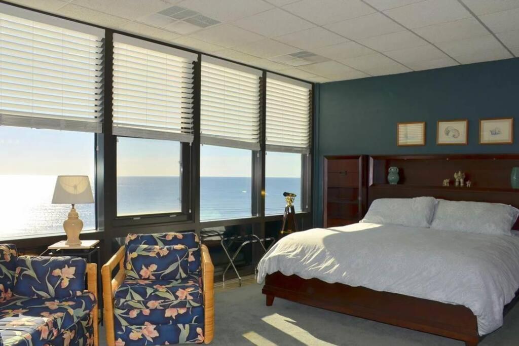 Stunning Ocean-Front Penthouse 1800sf 3BR 2BA 7Bed at Regency Tower - Image 7