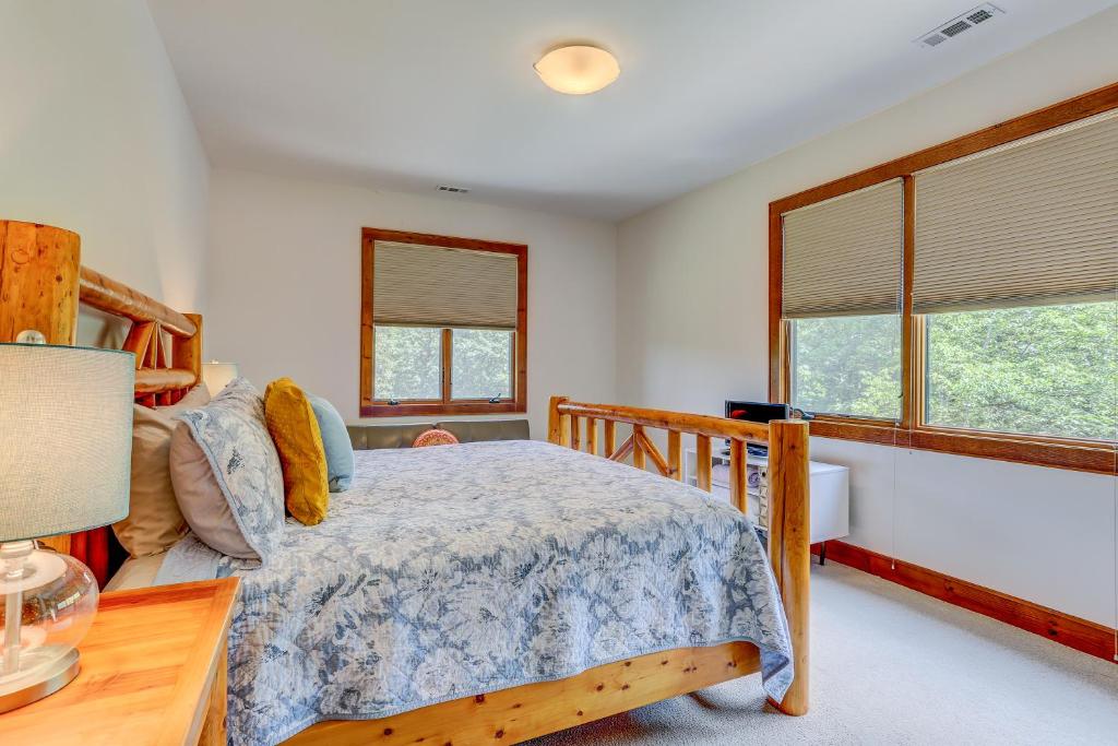 Peaceful Mountian Oasis Firepit, Hot Tub, Sauna! - Image 7