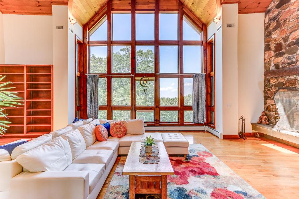 Peaceful Mountian Oasis Firepit, Hot Tub, Sauna!