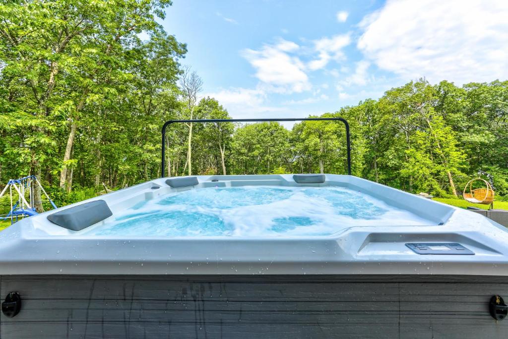 Hot Tub (Jacuzzi) - Photo 2