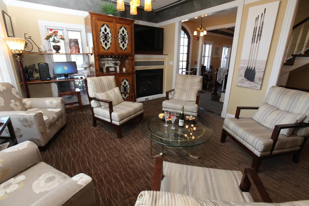 The Ocean Plaza Hotel - Image 5