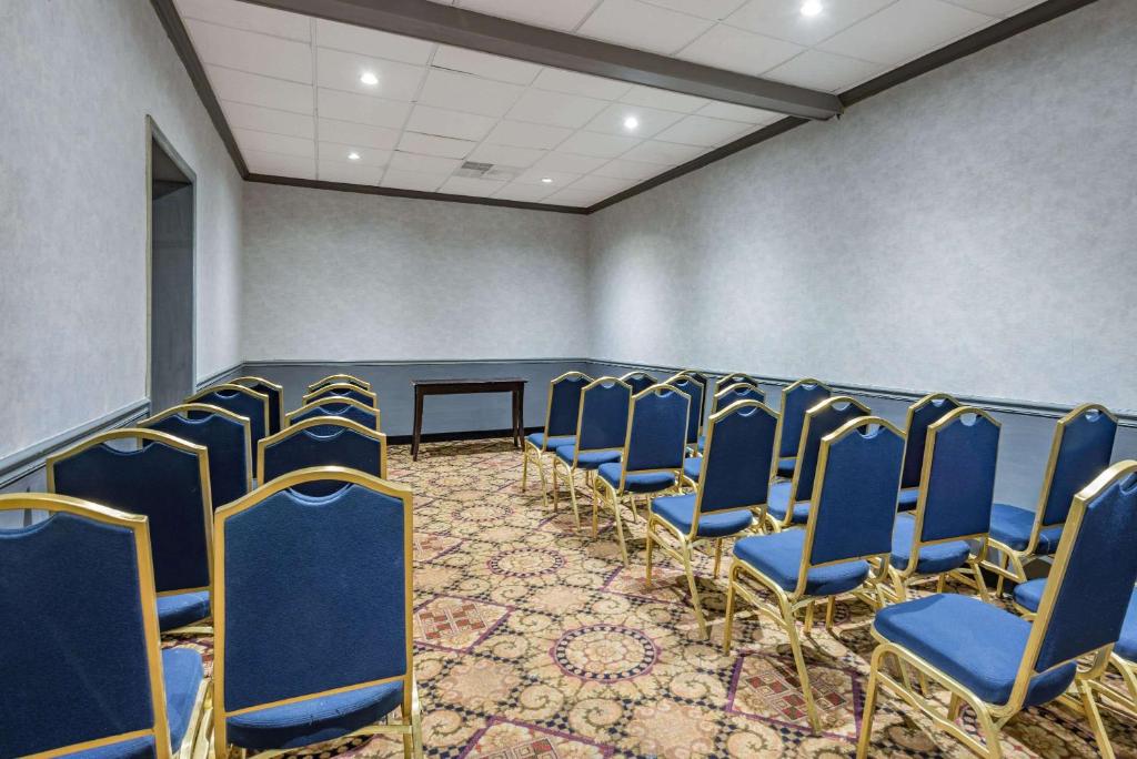 Ramada by Wyndham West Atlantic City - Image 8