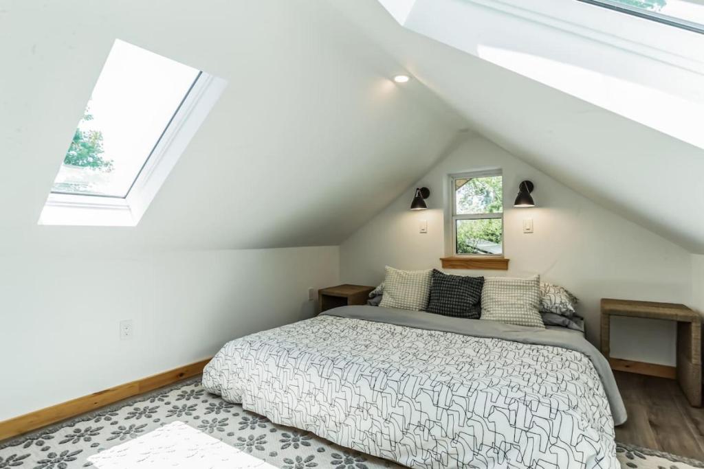 Modern Log Cabin at the beach with Hot Tub, Game Room and Fire Pit - Image 7