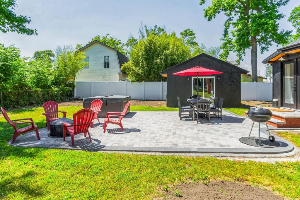 Modern Log Cabin at the beach with Hot Tub, Game Room and Fire Pit