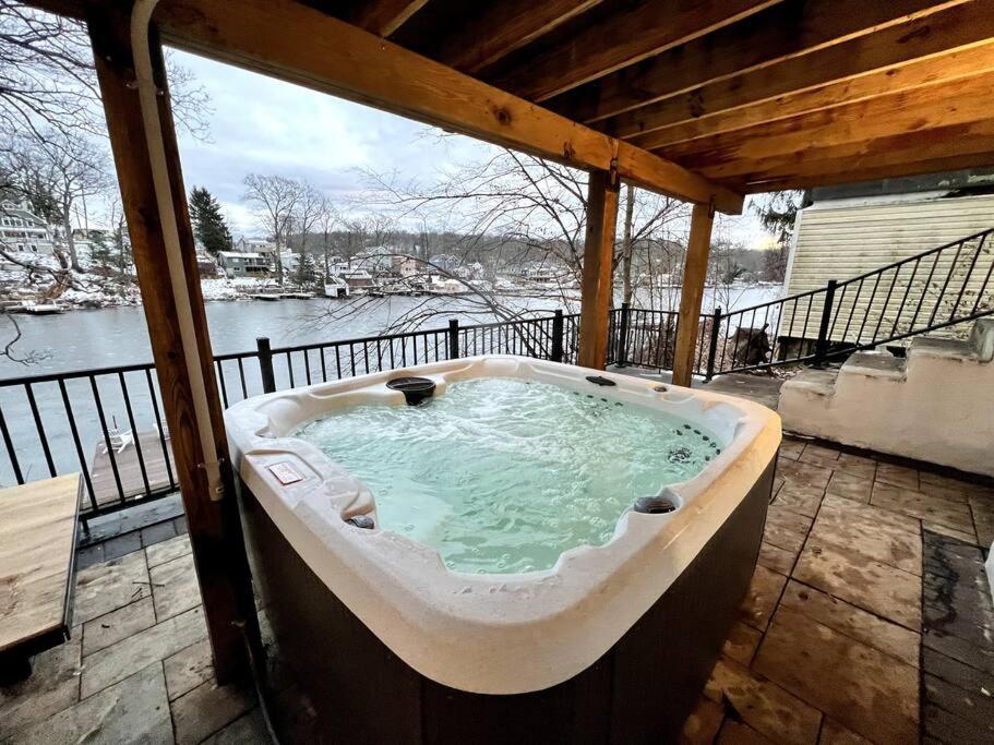 Hot Tub (Jacuzzi) - Photo 4
