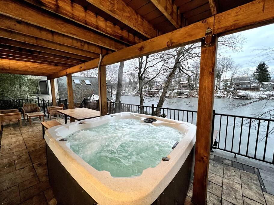Cozy Cabin on the Lake w/ HotTub