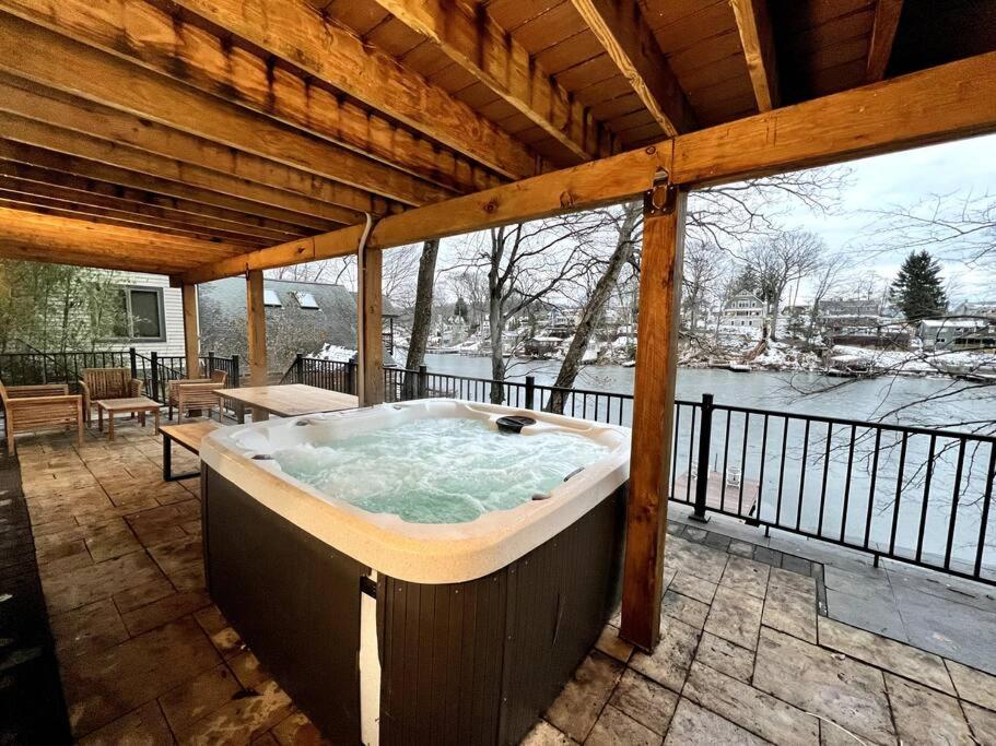 Hot Tub (Jacuzzi) - Photo 2