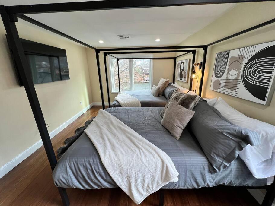 Cozy Cabin on the Lake w/ HotTub - Image 8