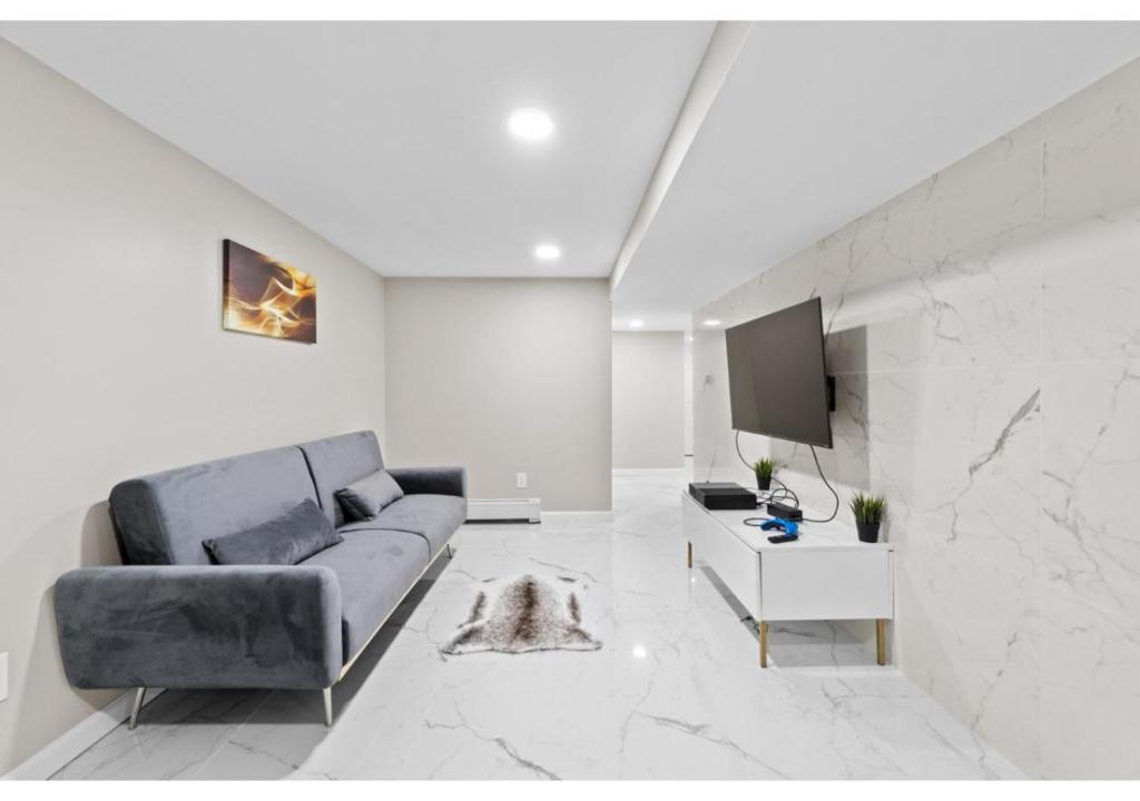 Epic Spa & Play Retreat NYC EWR Sleeps 30! - Image 5