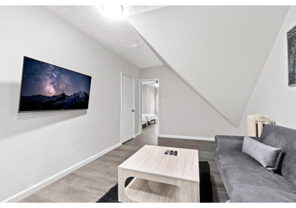 Epic Spa & Play Retreat NYC EWR Sleeps 30! - Image 6