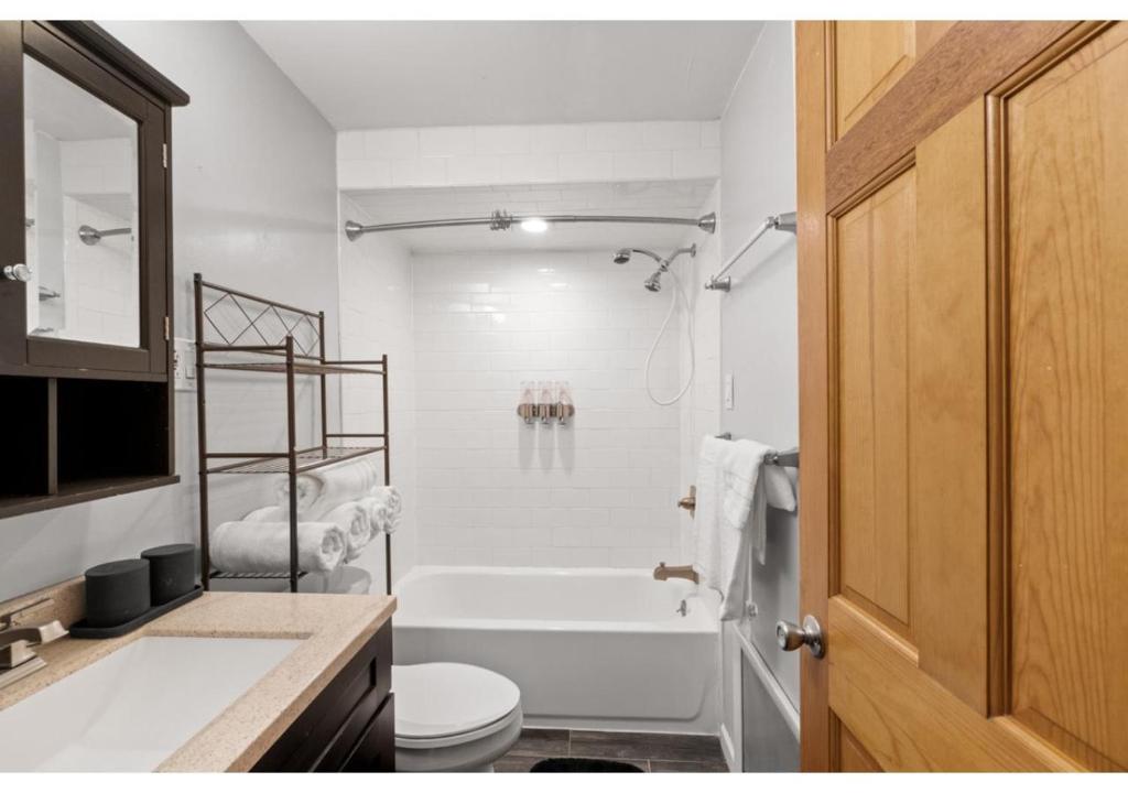 Epic Spa & Play Retreat NYC EWR Sleeps 30!