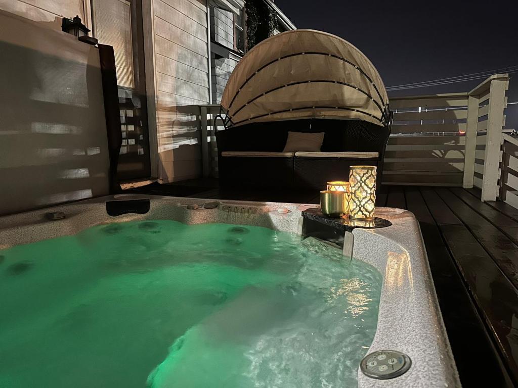 Hot Tub (Jacuzzi) - Photo 3