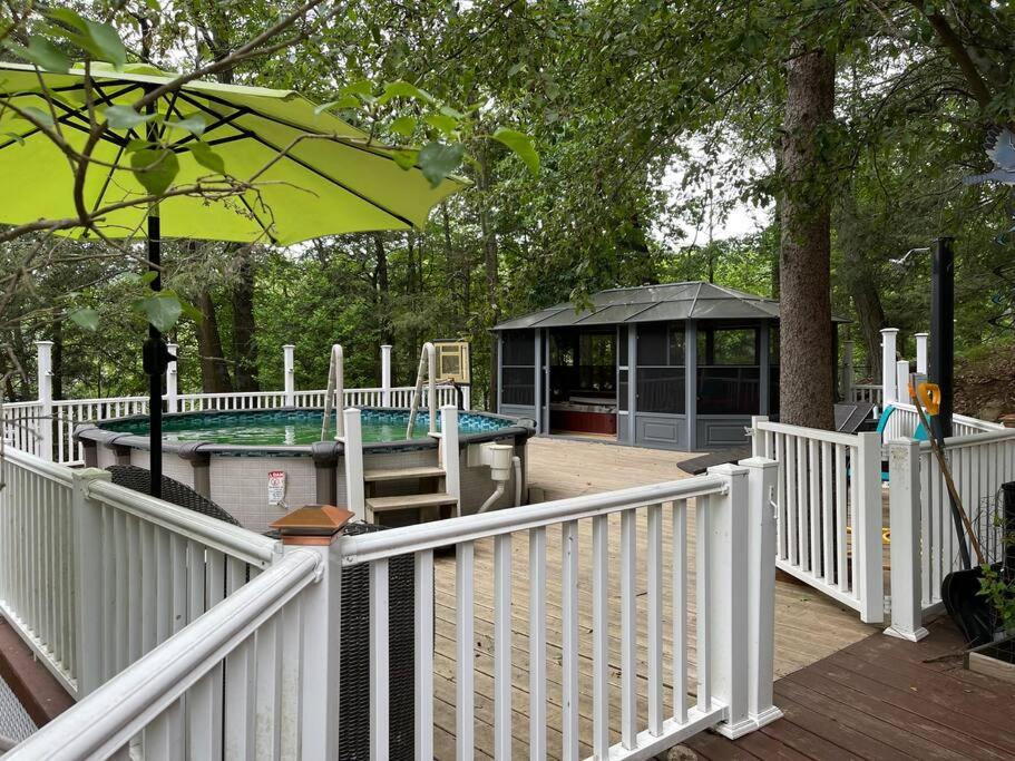 Hot Tub (Jacuzzi) - Photo 2