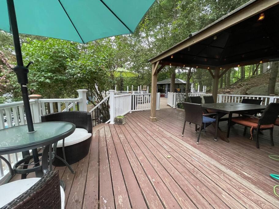 3 Acre Lake Paradise Swimming Pool & Jacuzzi HotTub! - Image 7