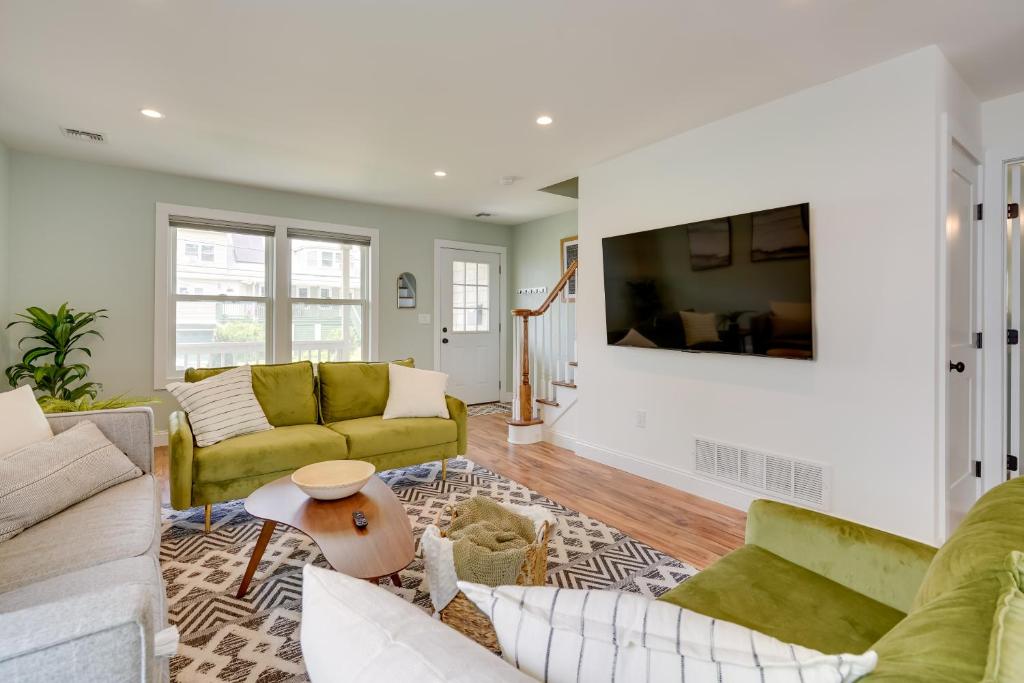 Gorgeous Keansburg Home with Pool Walk to Beach! - Image 6