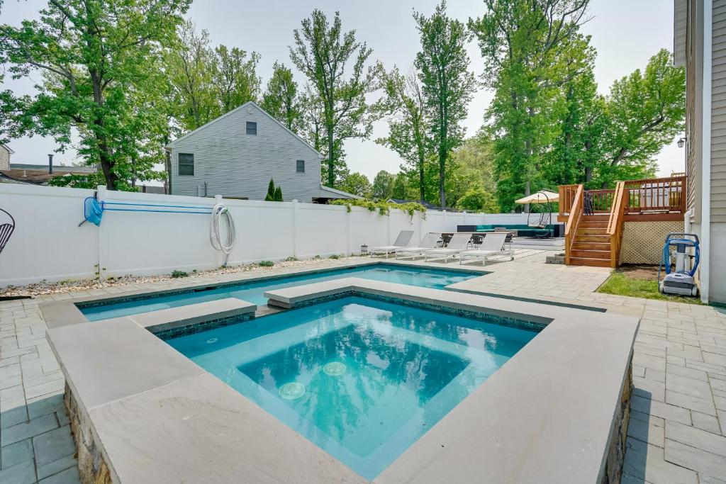 Hot Tub (Jacuzzi) - Photo 2