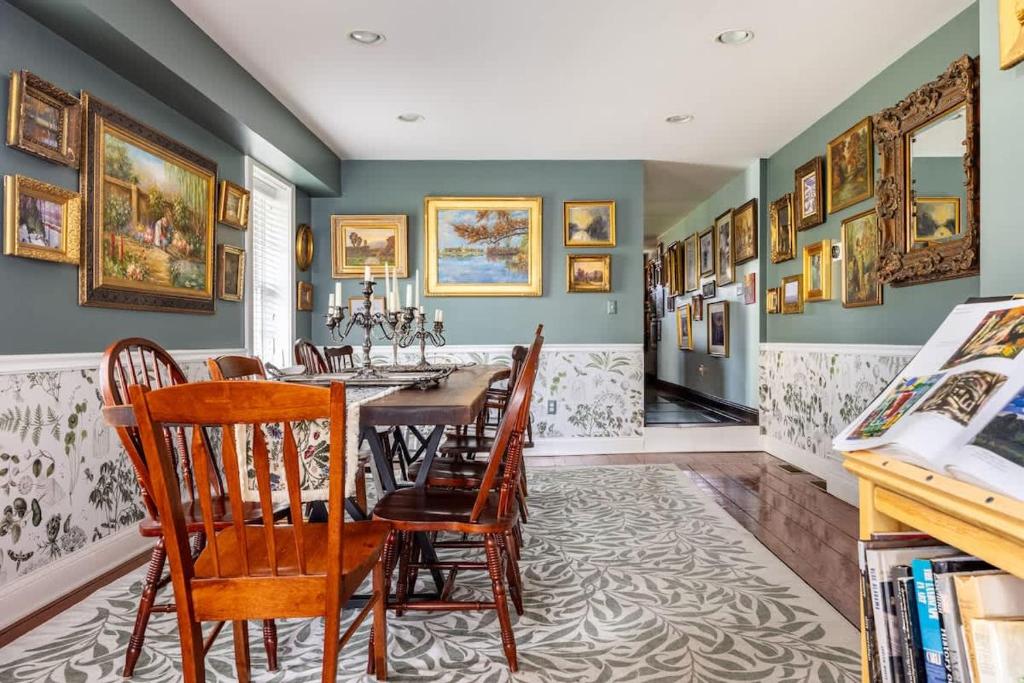 Unique Luxury Central Historic Landmark Home - Image 5