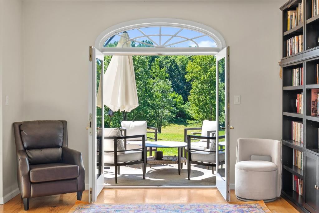 13-Acre Private Estate, Private Lake, Private Golf Range, Private Forest & Hiking Trails