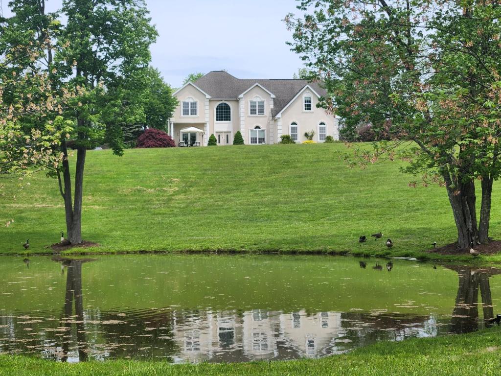 13-Acre Private Estate, Private Lake, Private Golf Range, Private Forest & Hiking Trails - Image 5