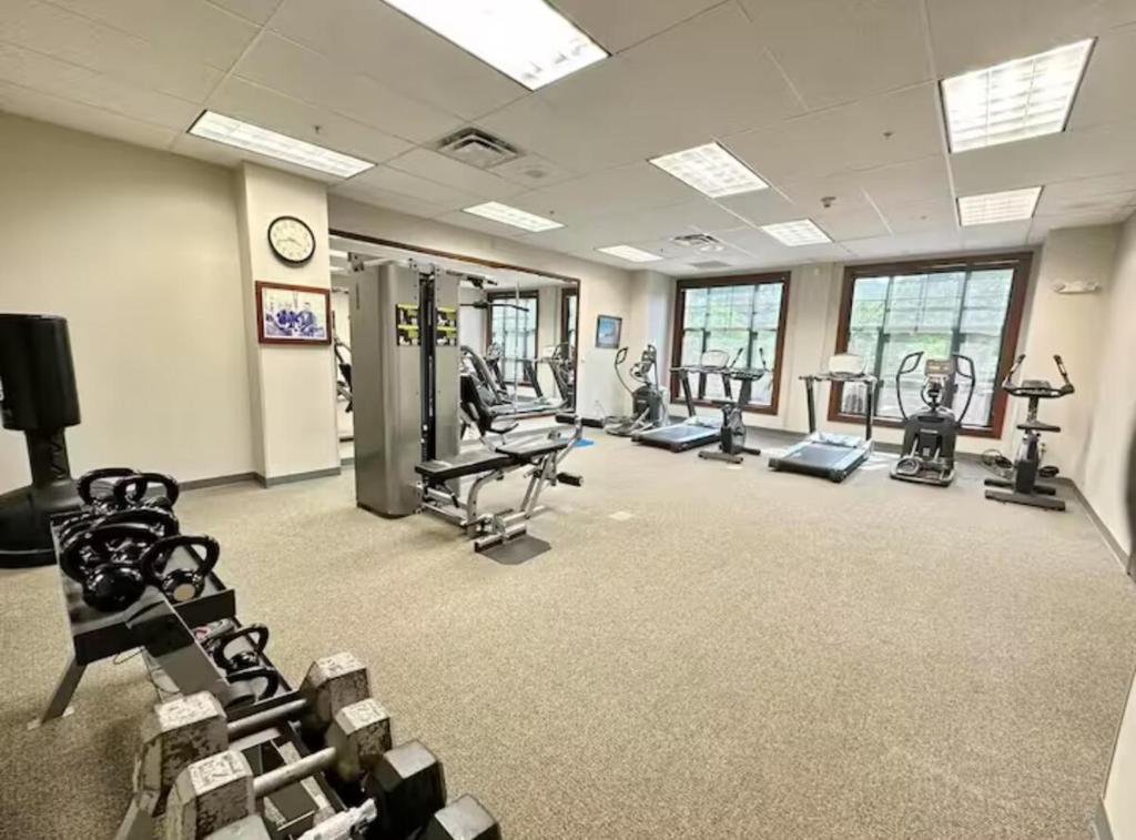 Cozy Studio Resort Stay Mountain Creek Pool Hiking - Image 6