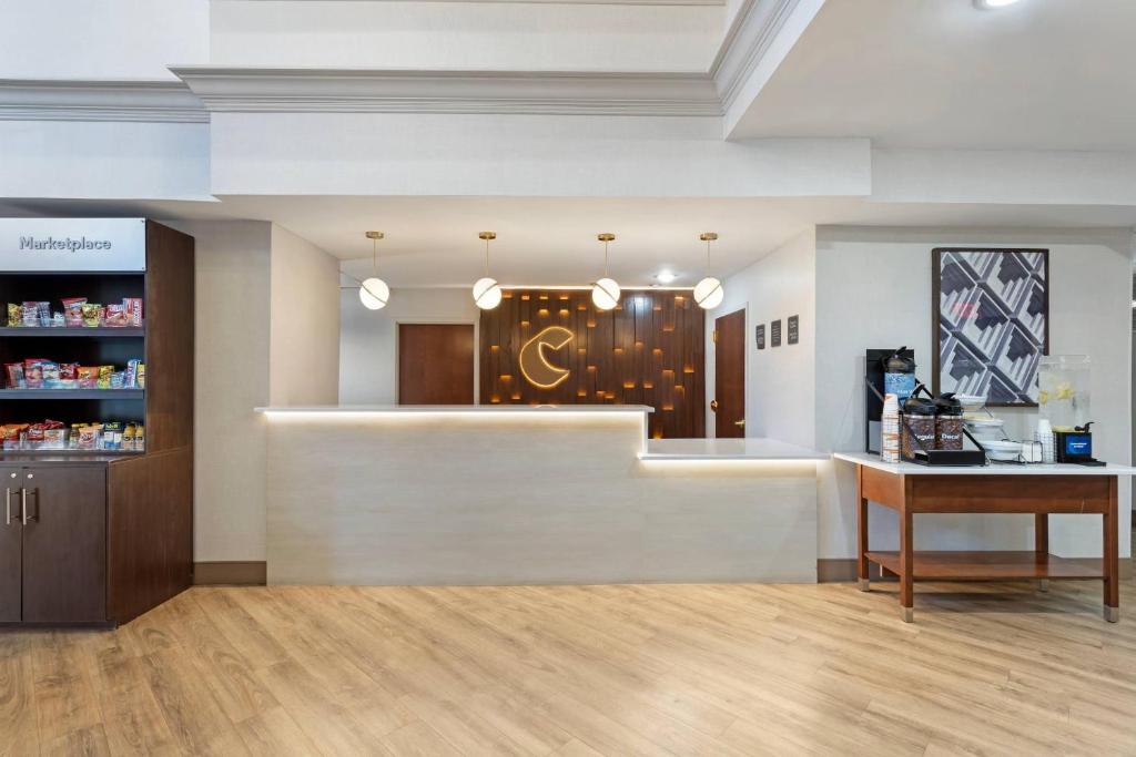 Comfort Suites East Brunswick - South River - Image 5