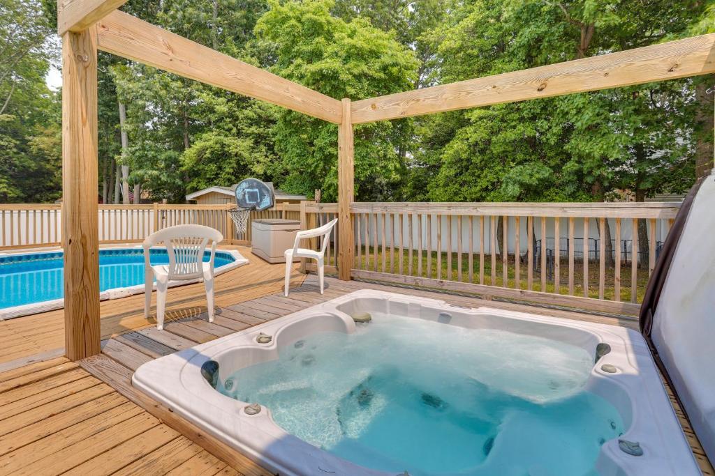 Cape May Getaway with Private Deck and Hot Tub!