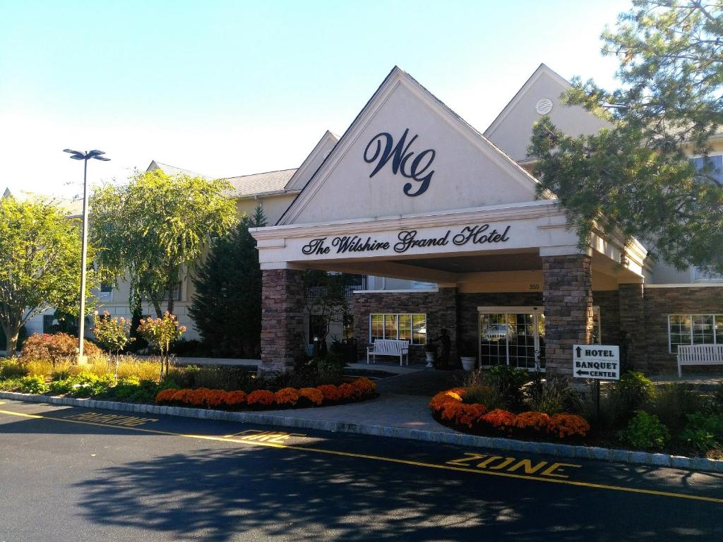 The Wilshire Grand Hotel - Image 5