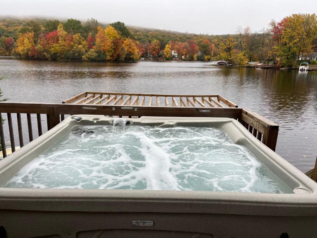 Hot Tub (Jacuzzi) - Photo 4