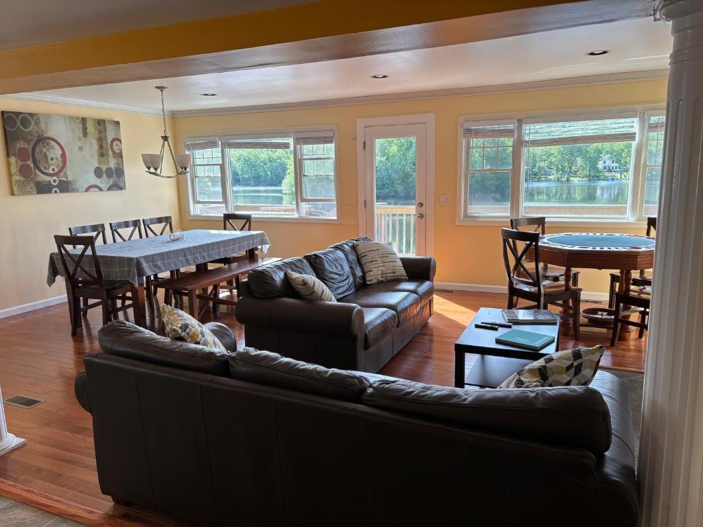 Large family house on the lake - Image 8