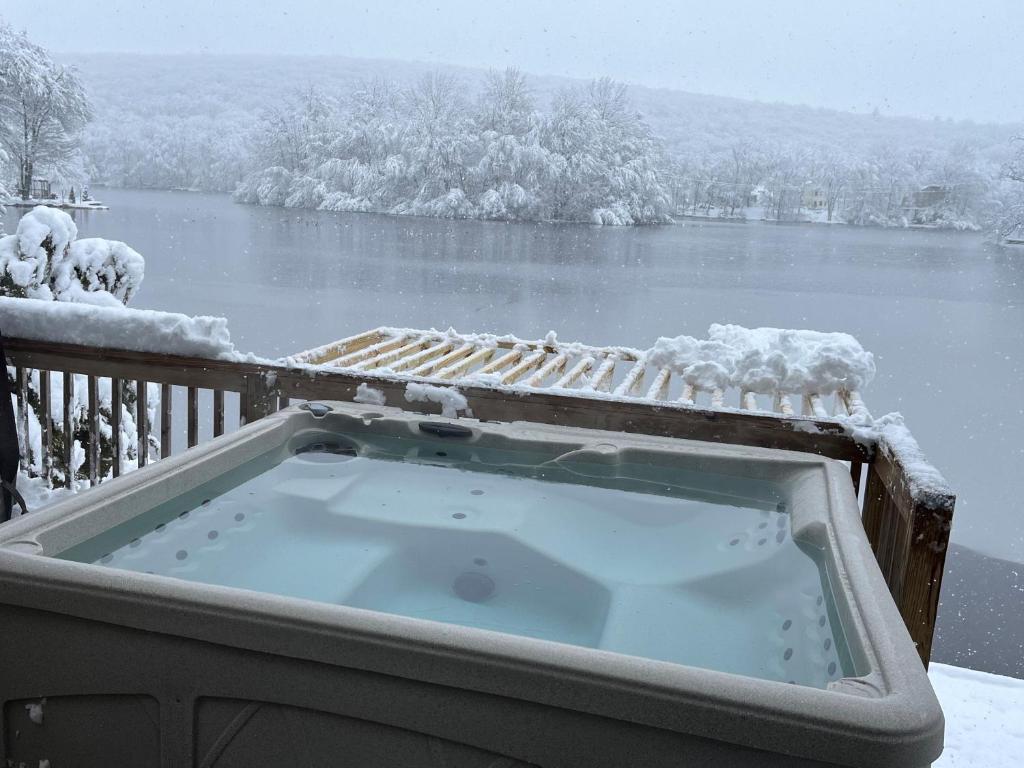 Large family house on the lake