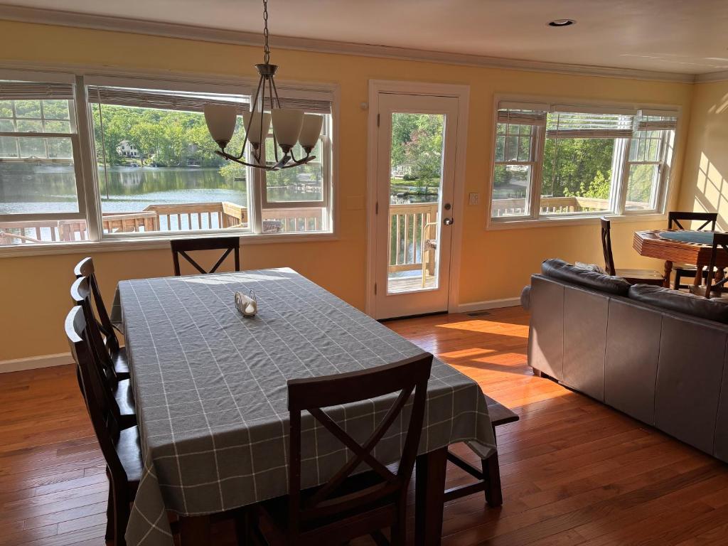 Large family house on the lake