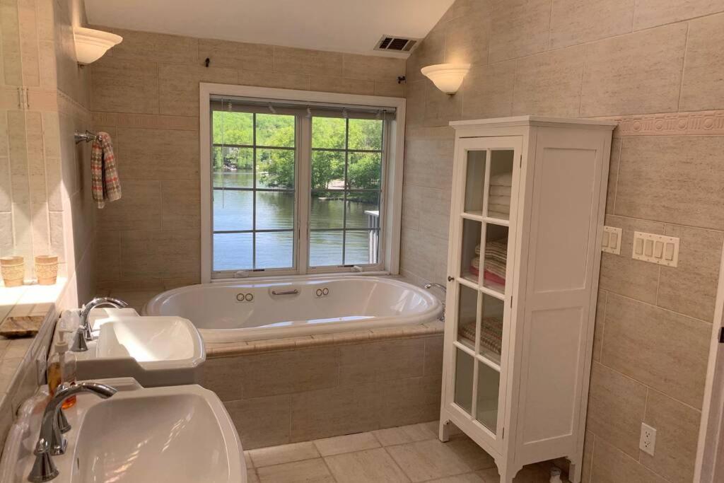 Hot Tub (Jacuzzi) - Photo 3